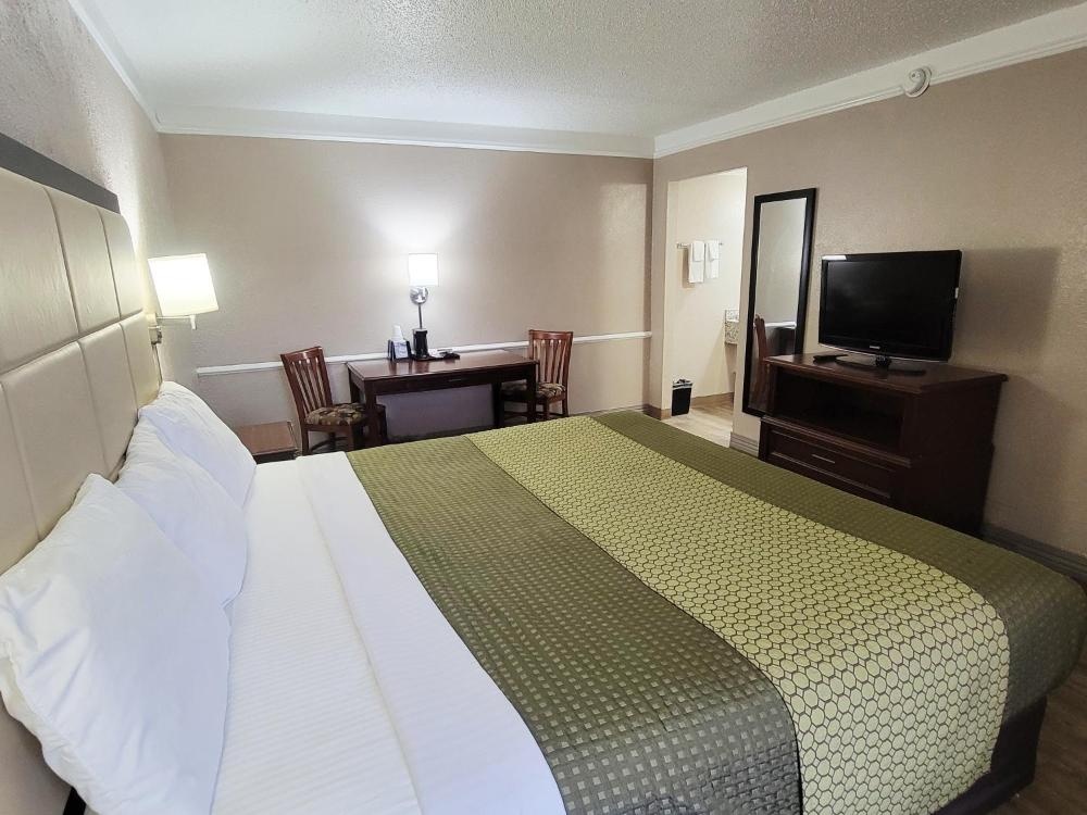Room image 4